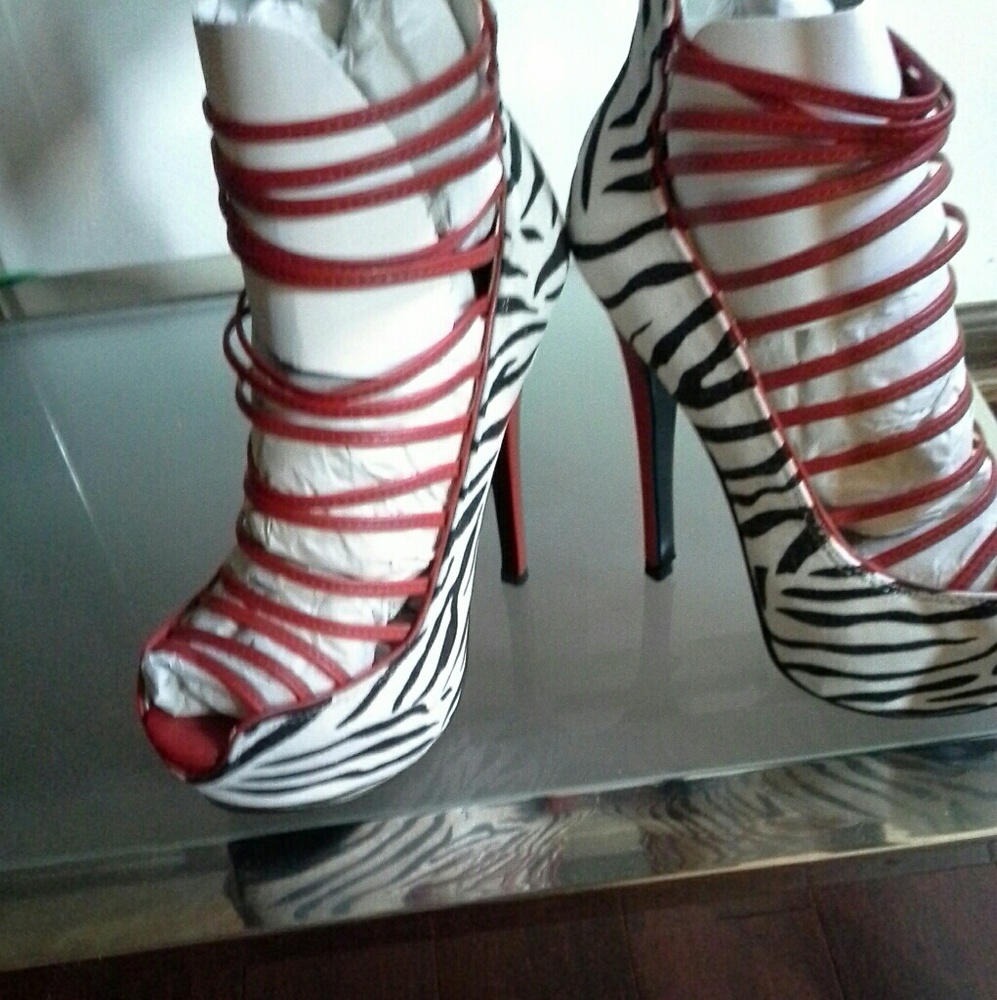 Shoes - Picture 2 of 3